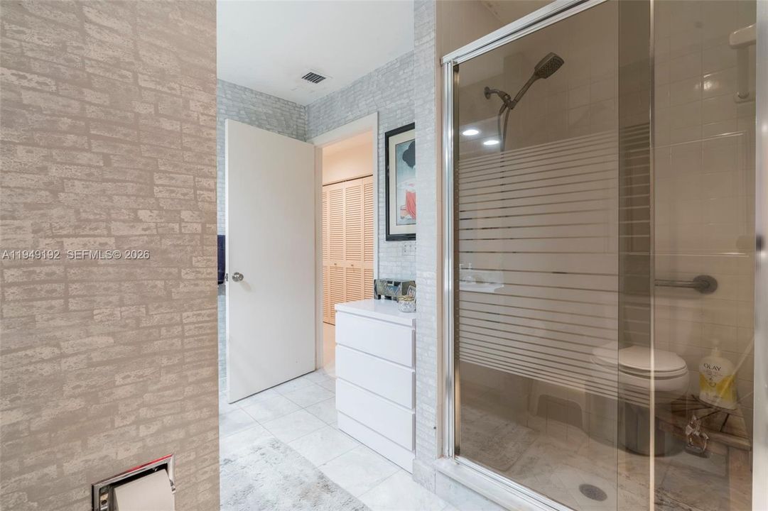 Activo con contrato: $95,000 (3 camas, 2 baños, 1809 Pies cuadrados)