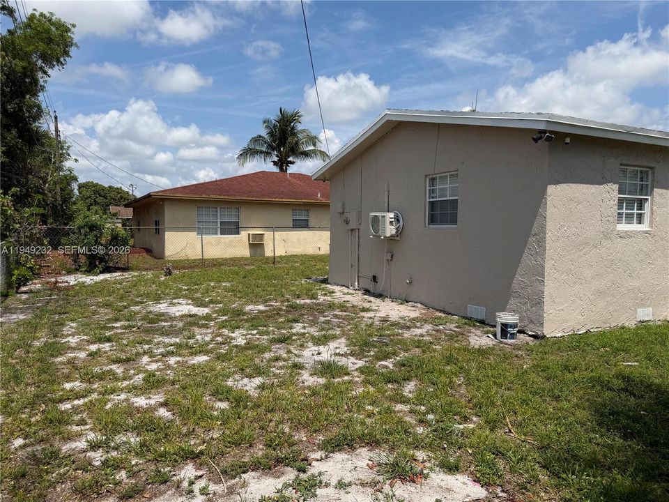 На продажу: $449,900 (4 спален, 2 ванн, 1426 Квадратных фут)