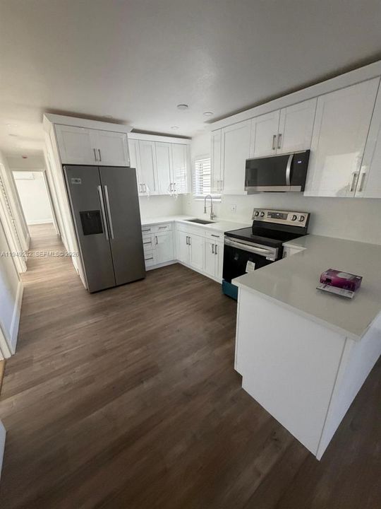 На продажу: $449,900 (4 спален, 2 ванн, 1426 Квадратных фут)
