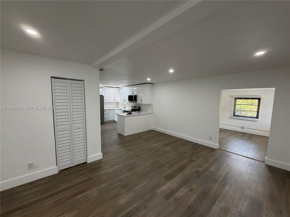 На продажу: $449,900 (4 спален, 2 ванн, 1426 Квадратных фут)