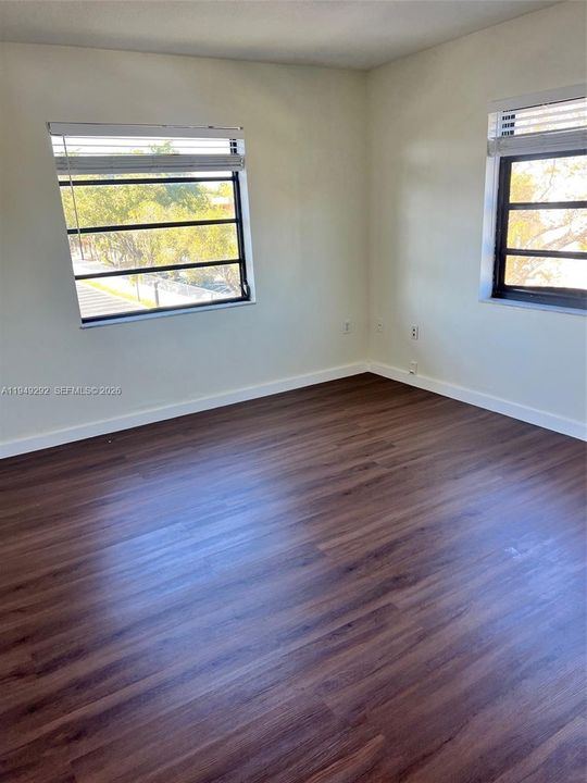 For Sale: $269,000 (2 beds, 1 baths, 890 Square Feet)