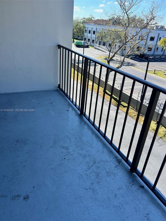 For Sale: $269,000 (2 beds, 1 baths, 890 Square Feet)