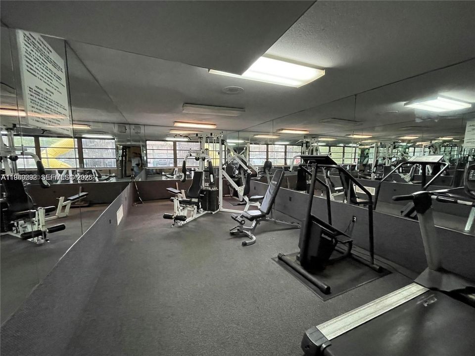 For Sale: $269,000 (2 beds, 1 baths, 890 Square Feet)