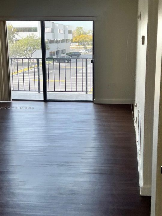 For Sale: $269,000 (2 beds, 1 baths, 890 Square Feet)