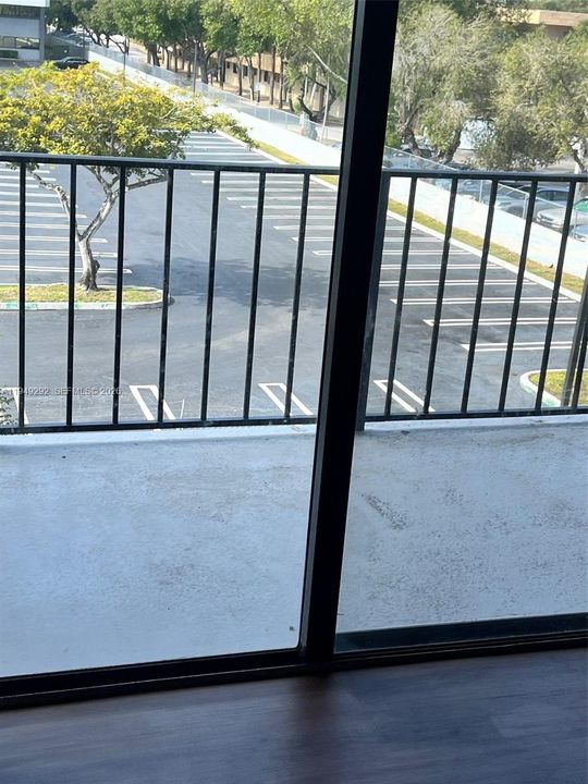 For Sale: $269,000 (2 beds, 1 baths, 890 Square Feet)