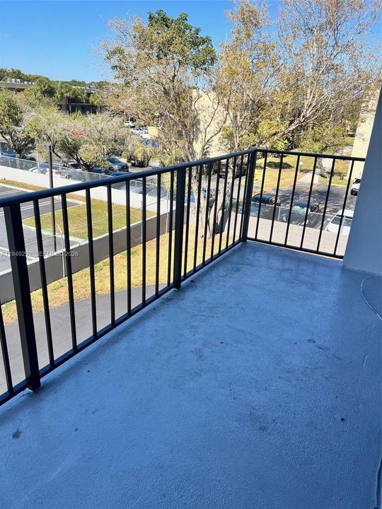 For Sale: $269,000 (2 beds, 1 baths, 890 Square Feet)