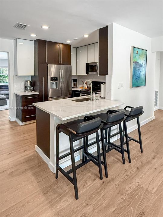 Vendido Recientemente: $999,995 (4 camas, 2 baños, 1784 Pies cuadrados)
