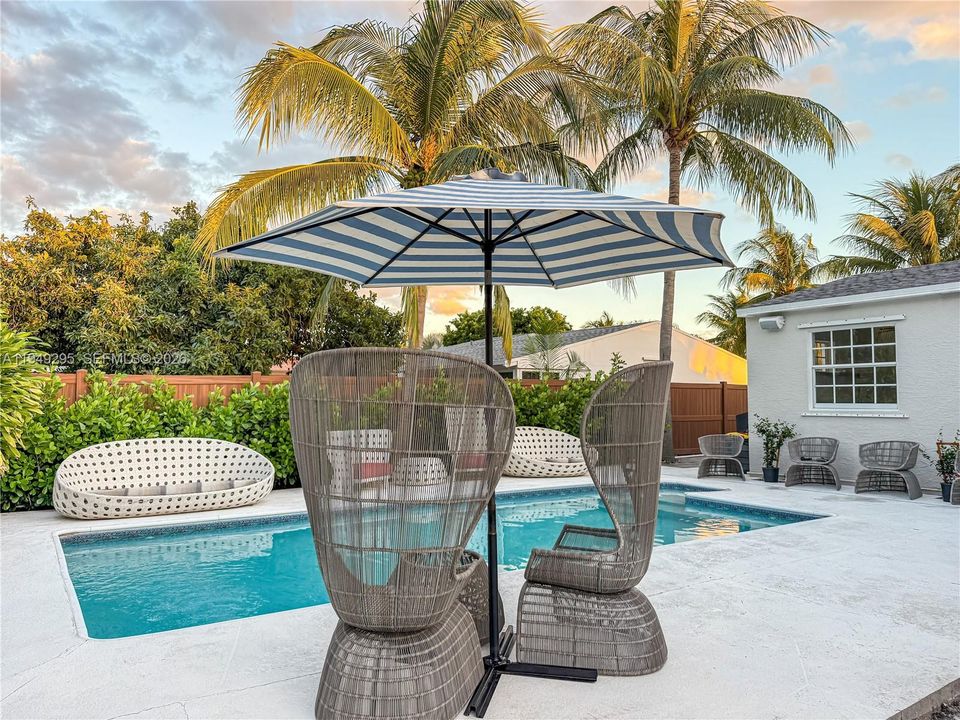 Vendido Recientemente: $999,995 (4 camas, 2 baños, 1784 Pies cuadrados)