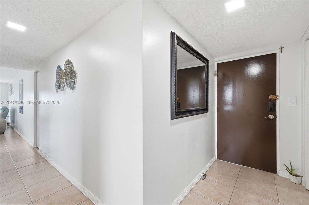 Active With Contract: $364,000 (2 beds, 2 baths, 895 Square Feet)