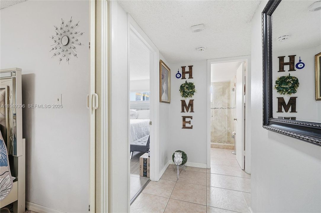 Active With Contract: $364,000 (2 beds, 2 baths, 895 Square Feet)