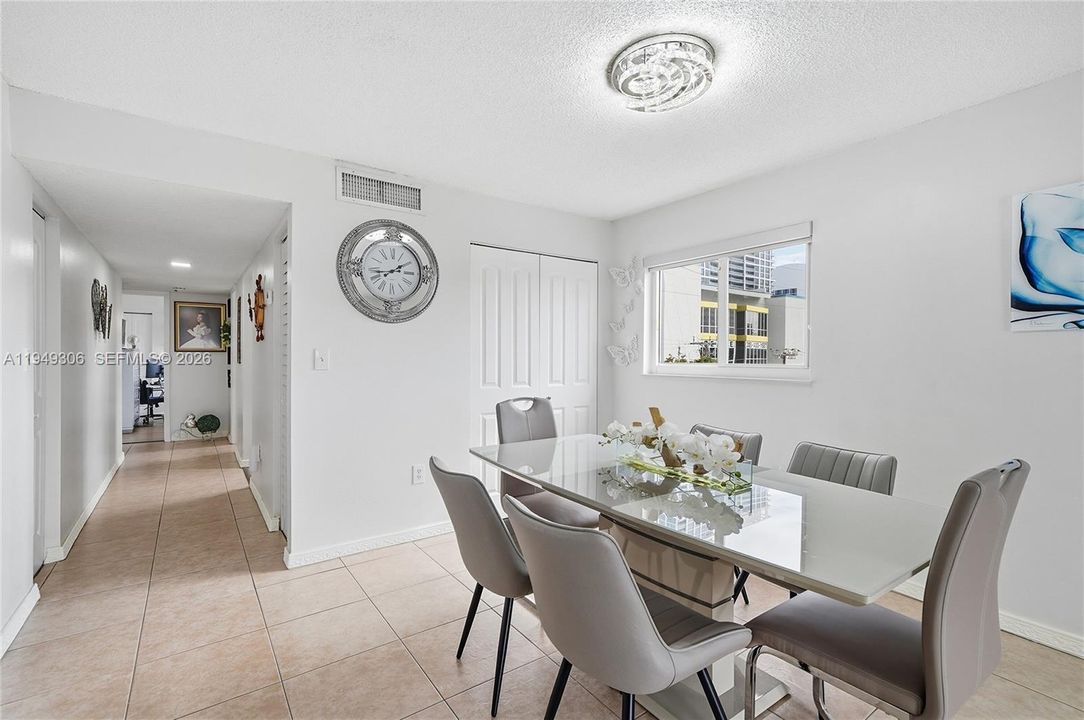 Active With Contract: $364,000 (2 beds, 2 baths, 895 Square Feet)