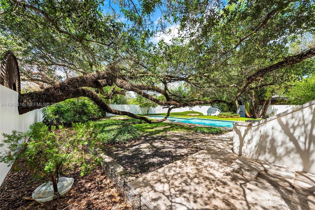 For Sale: $5,900,000 (6 beds, 4 baths, 4222 Square Feet)