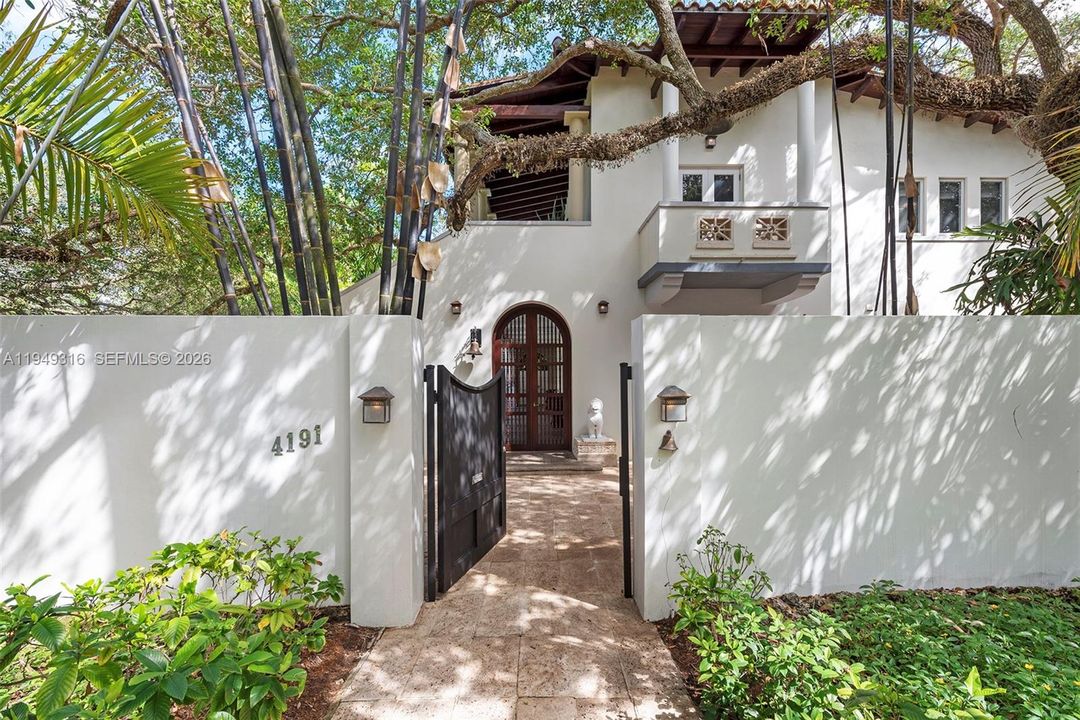 For Sale: $5,900,000 (6 beds, 4 baths, 4222 Square Feet)
