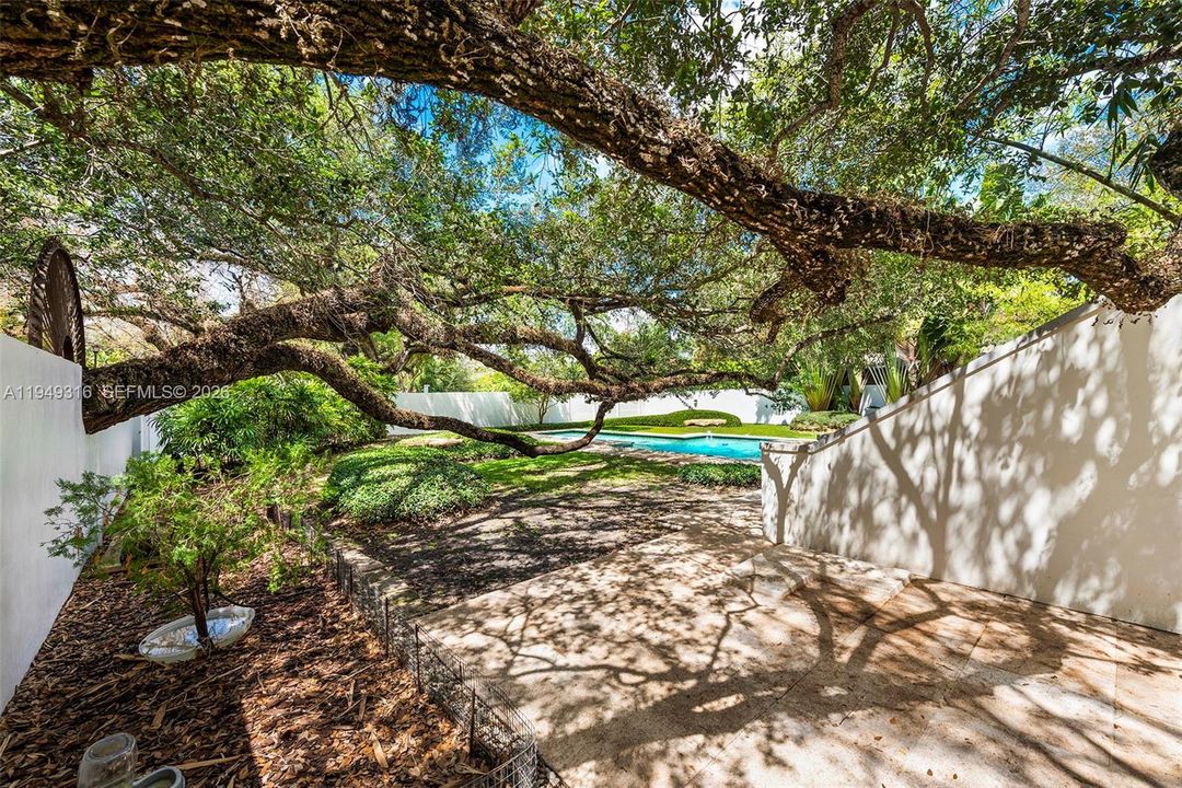 For Sale: $5,900,000 (6 beds, 4 baths, 4222 Square Feet)