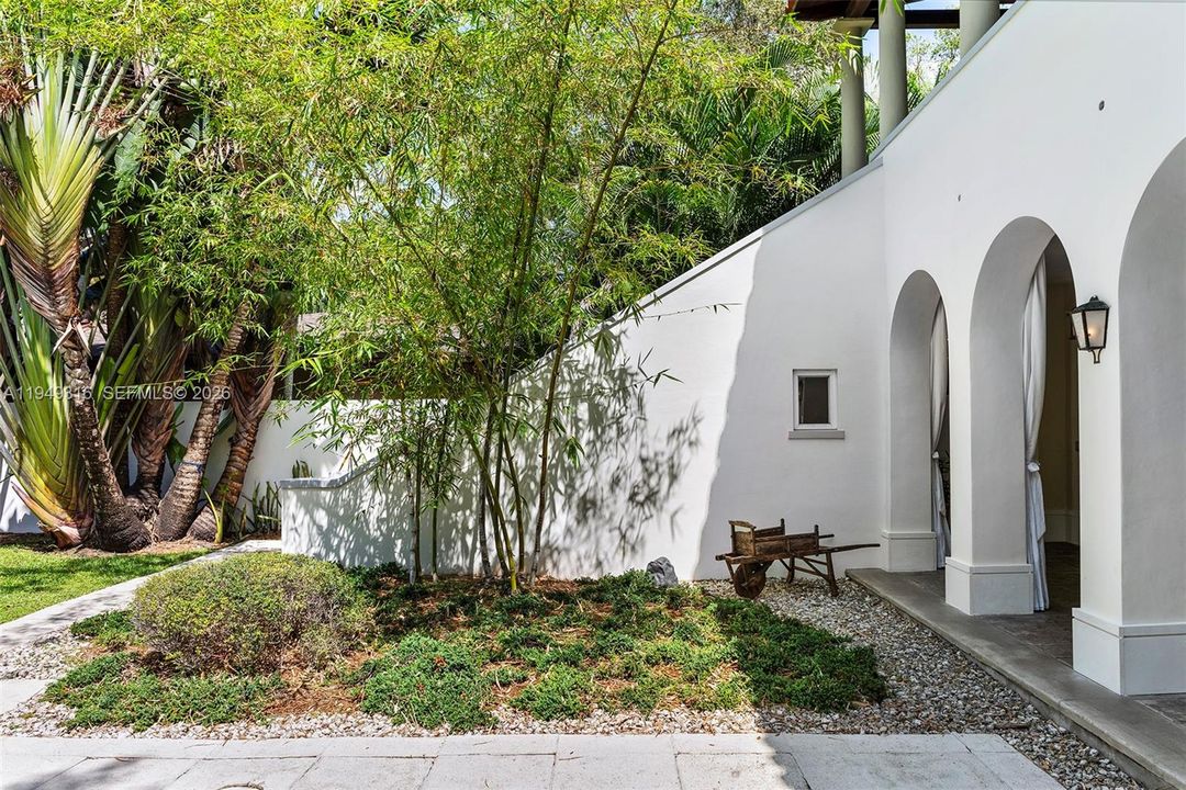 For Sale: $5,900,000 (6 beds, 4 baths, 4222 Square Feet)