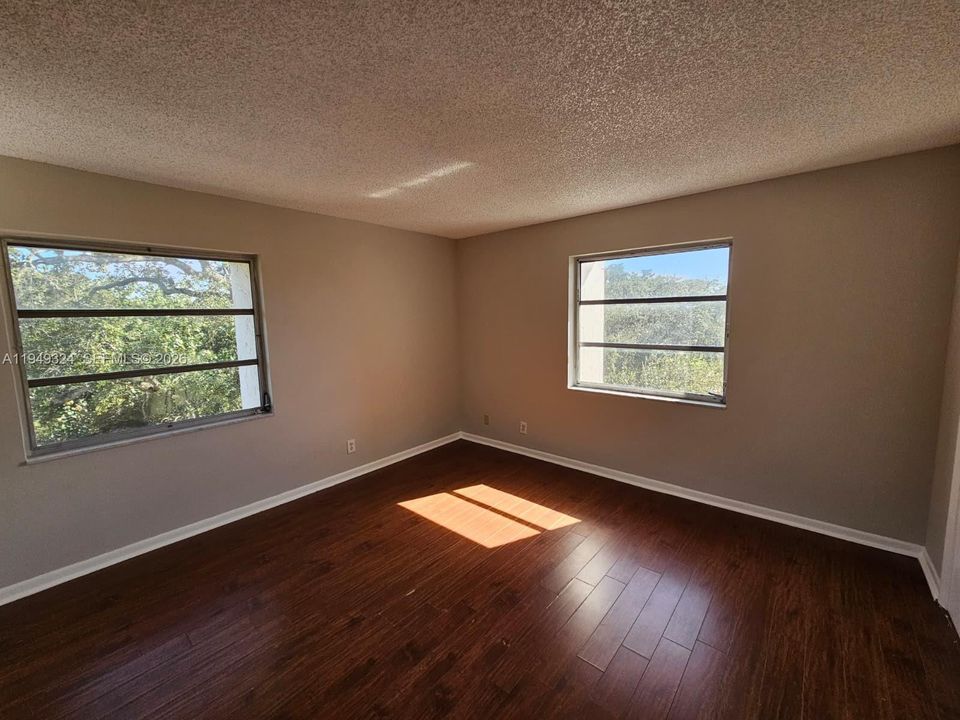 В аренду: $2,575 (3 спален, 2 ванн, 1286 Квадратных фут)