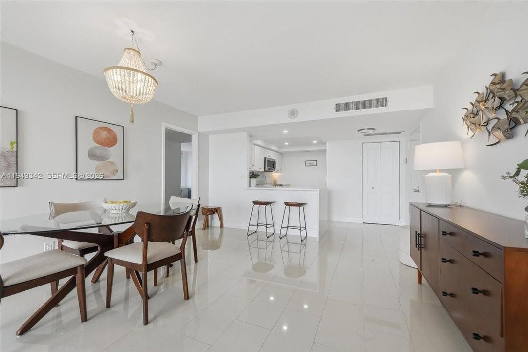 En Venta: $390,000 (2 camas, 2 baños, 1206 Pies cuadrados)