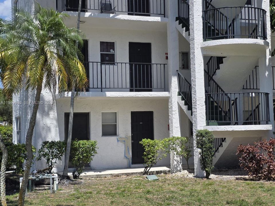 For Sale: $84,900 (2 beds, 2 baths, 1200 Square Feet)