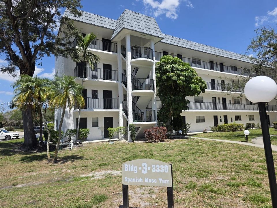 For Sale: $84,900 (2 beds, 2 baths, 1200 Square Feet)