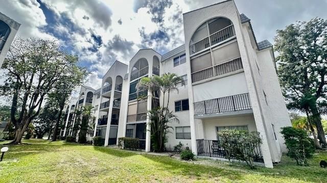 For Sale: $84,900 (2 beds, 2 baths, 1200 Square Feet)