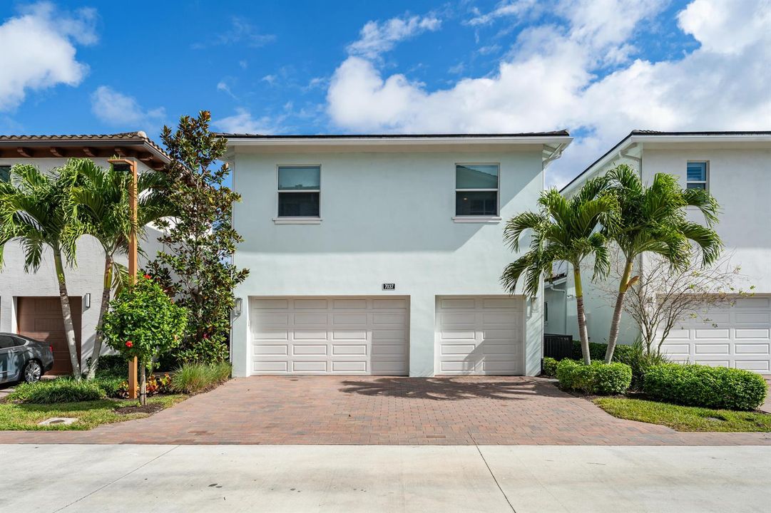3 Car Garage