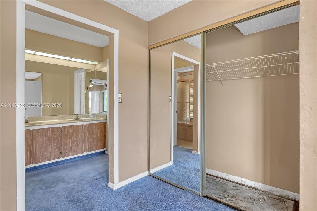 Под контрактом: $299,999 (2 спален, 2 ванн, 1430 Квадратных фут)