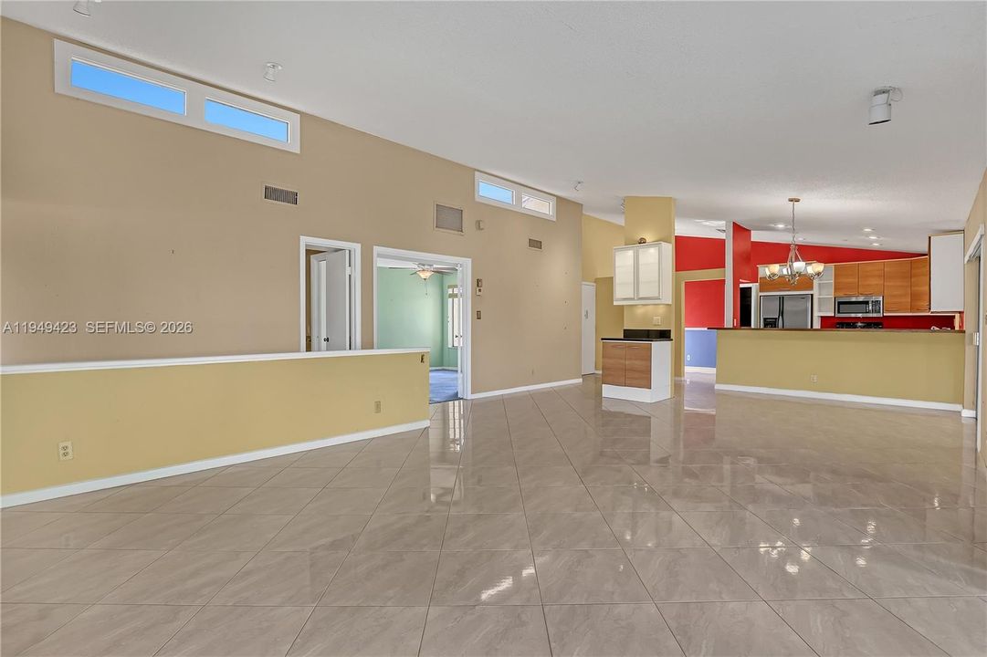 Под контрактом: $299,999 (2 спален, 2 ванн, 1430 Квадратных фут)