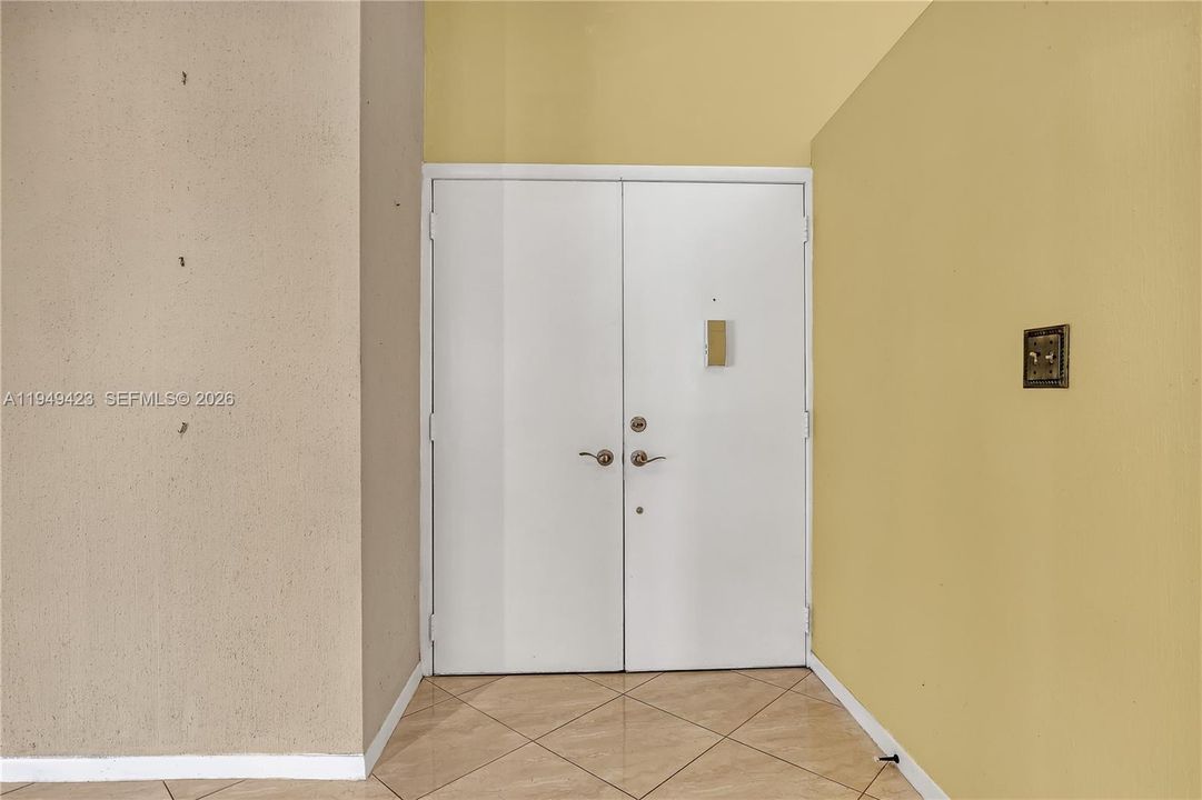 Под контрактом: $299,999 (2 спален, 2 ванн, 1430 Квадратных фут)