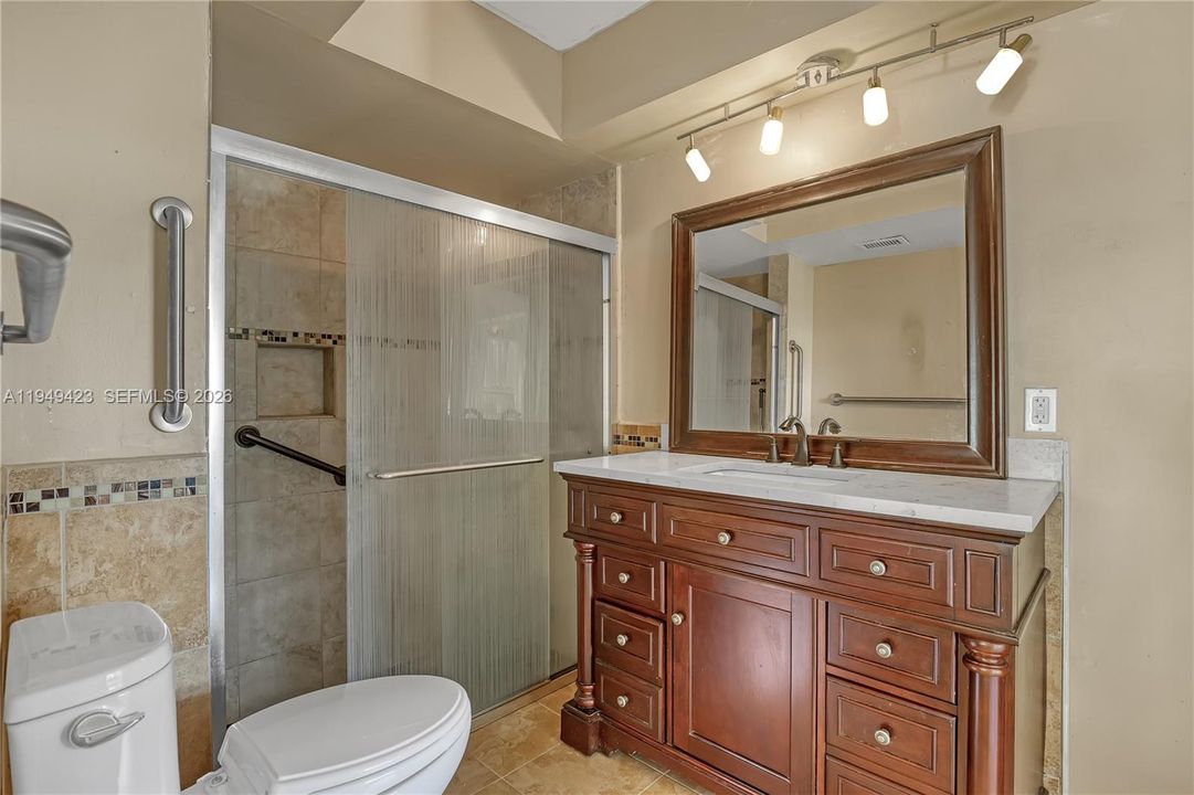 Под контрактом: $299,999 (2 спален, 2 ванн, 1430 Квадратных фут)