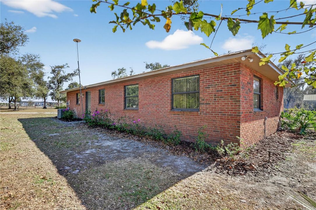 For Sale: $535,000 (3 beds, 2 baths, 1908 Square Feet)