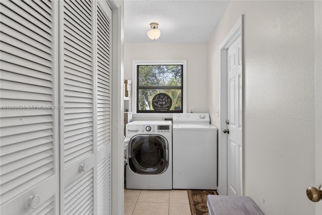 For Sale: $535,000 (3 beds, 2 baths, 1908 Square Feet)