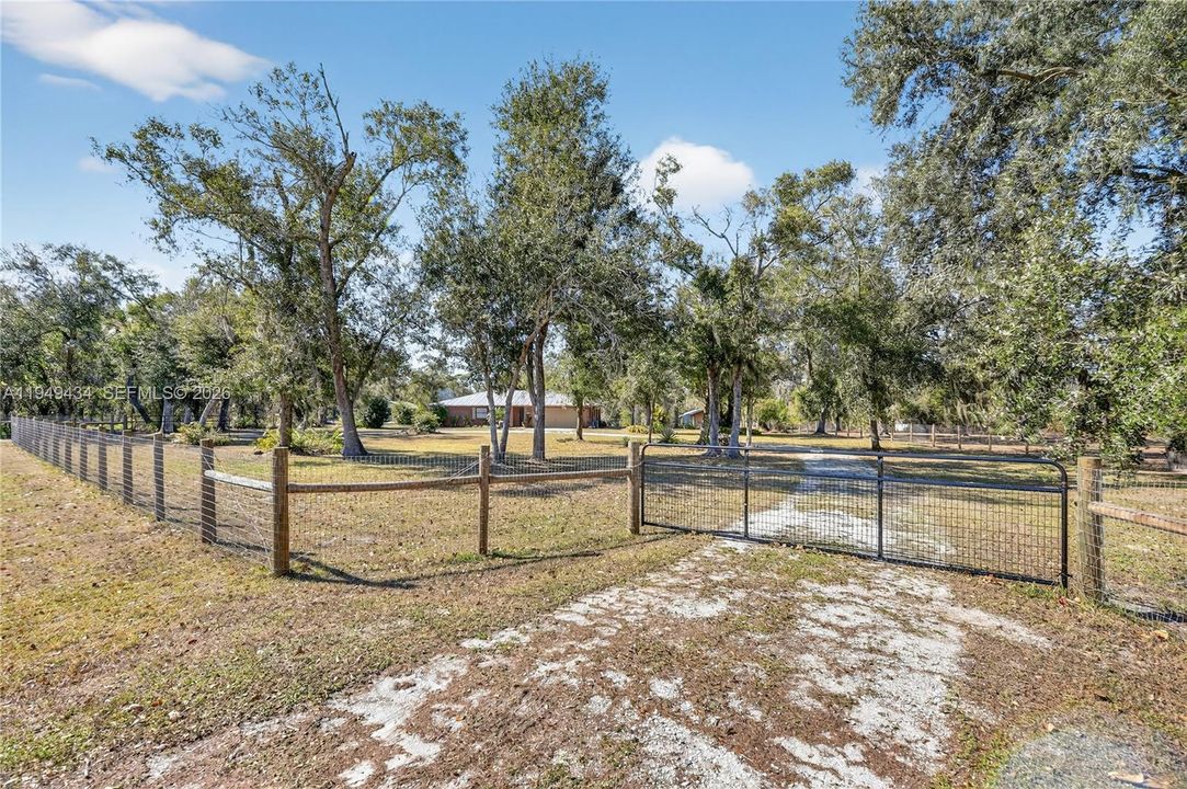 For Sale: $535,000 (3 beds, 2 baths, 1908 Square Feet)