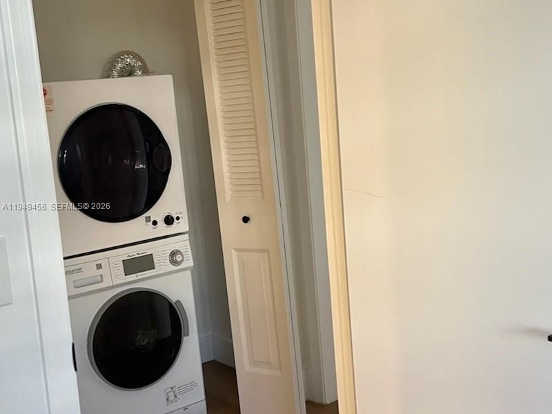Recientemente alquilado: $3,000 (2 camas, 2 baños, 1421 Pies cuadrados)
