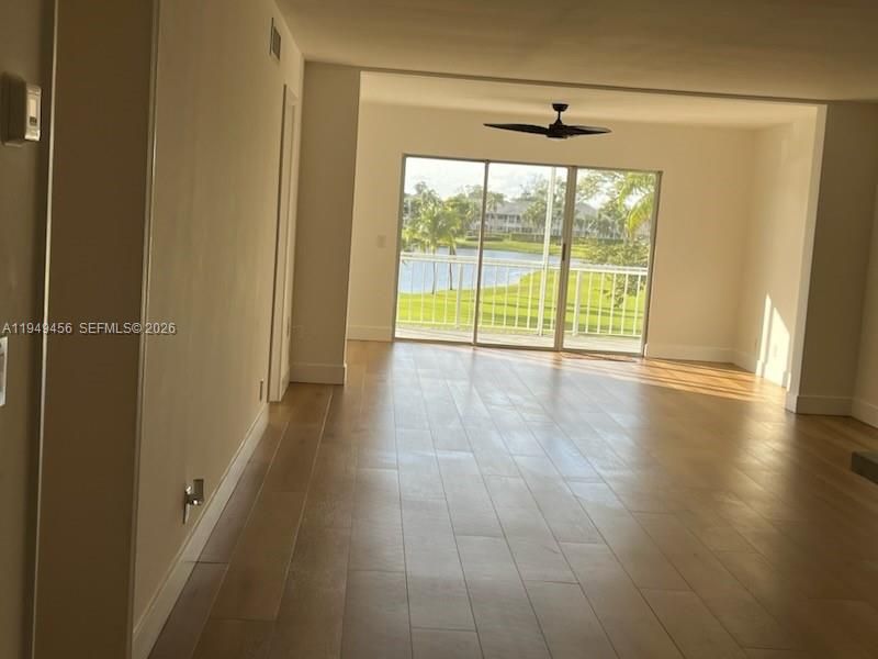 Recientemente alquilado: $3,000 (2 camas, 2 baños, 1421 Pies cuadrados)