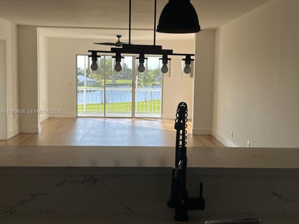 Recientemente alquilado: $3,000 (2 camas, 2 baños, 1421 Pies cuadrados)