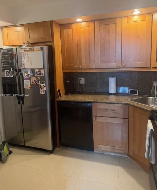 For Sale: $115,000 (2 beds, 2 baths, 972 Square Feet)