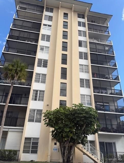 For Sale: $115,000 (2 beds, 2 baths, 972 Square Feet)