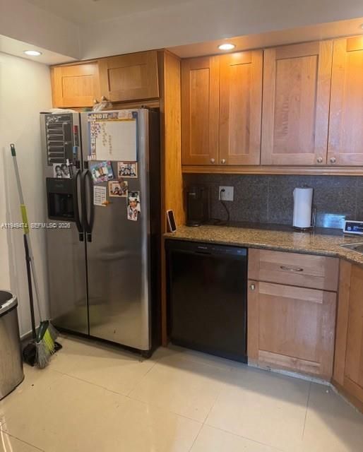 For Sale: $115,000 (2 beds, 2 baths, 972 Square Feet)