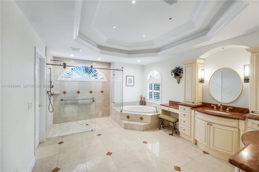 На продажу: $3,299,000 (5 спален, 4 ванн, 0 Квадратных фут)