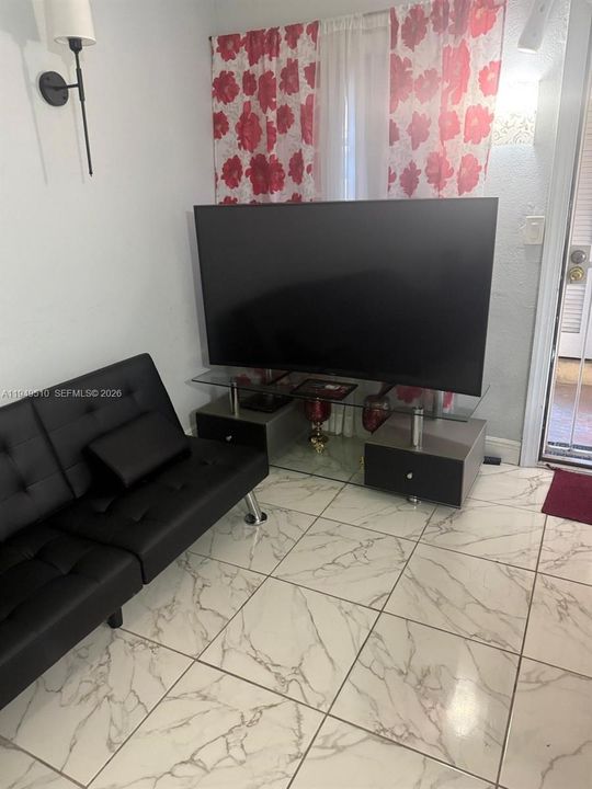 For Sale: $195,000 (1 beds, 1 baths, 460 Square Feet)
