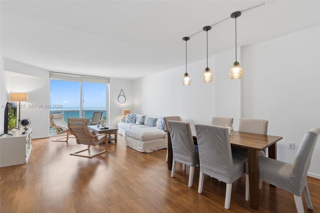 For Sale: $1,200,000 (2 beds, 2 baths, 1056 Square Feet)