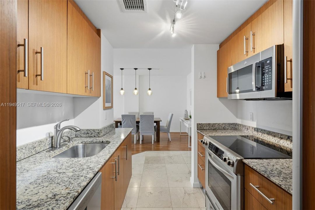 For Sale: $1,200,000 (2 beds, 2 baths, 1056 Square Feet)