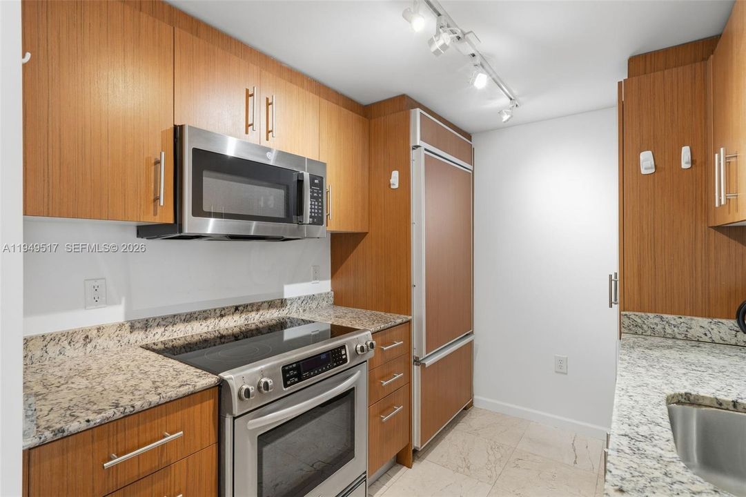 For Sale: $1,200,000 (2 beds, 2 baths, 1056 Square Feet)