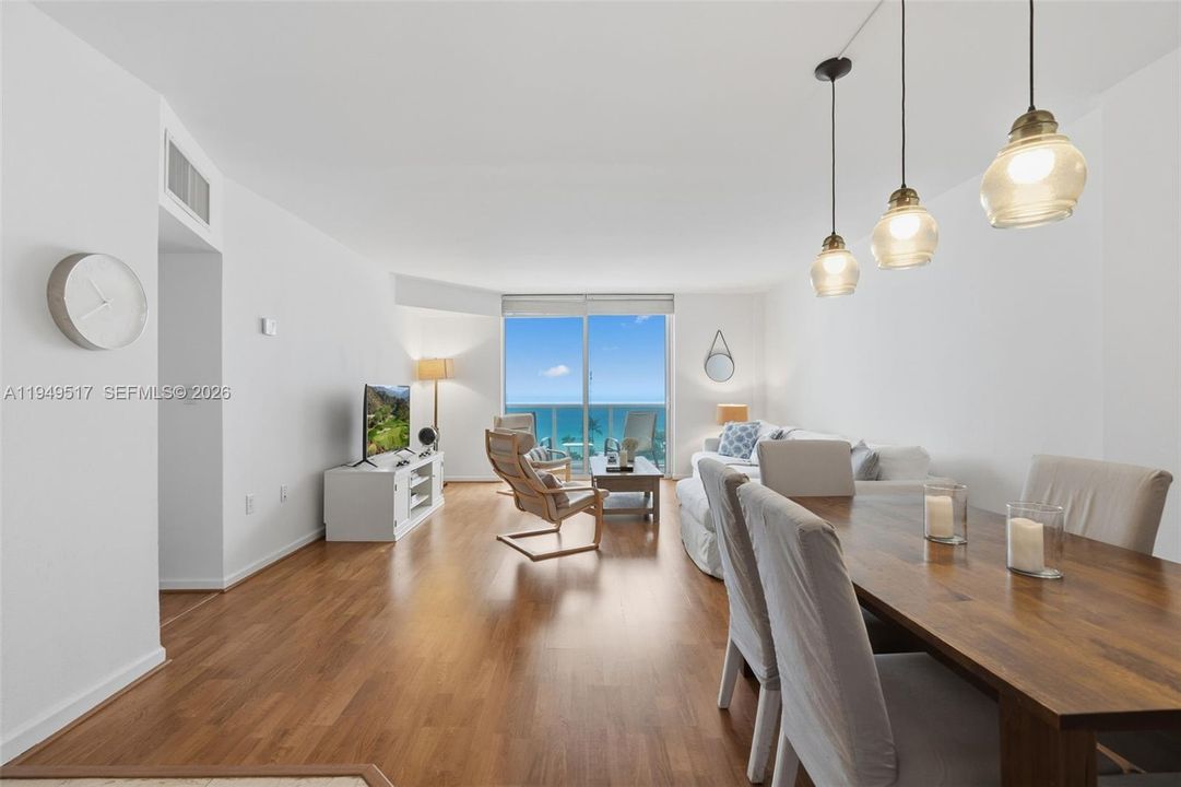For Sale: $1,200,000 (2 beds, 2 baths, 1056 Square Feet)