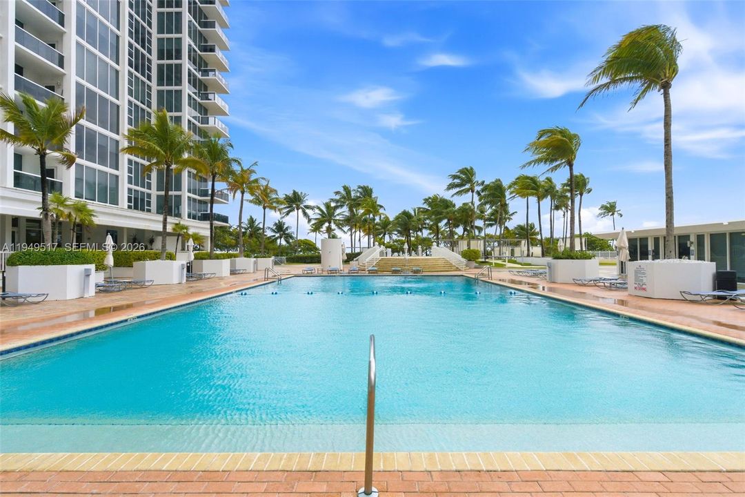 For Sale: $1,200,000 (2 beds, 2 baths, 1056 Square Feet)
