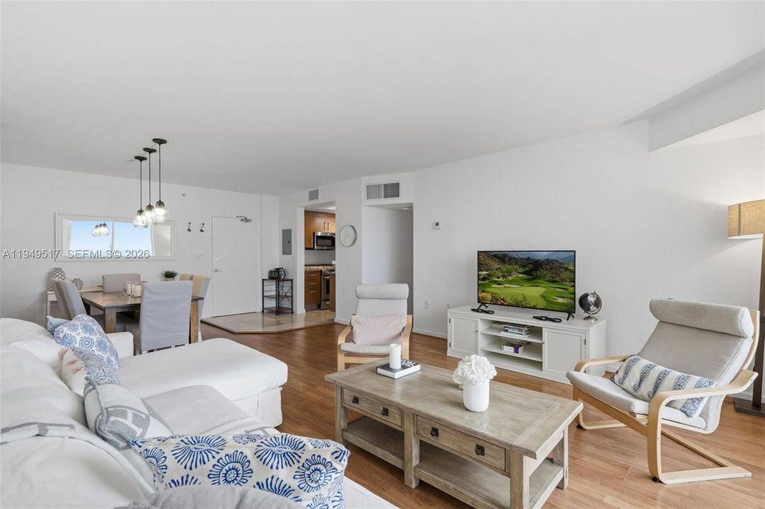 For Sale: $1,200,000 (2 beds, 2 baths, 1056 Square Feet)