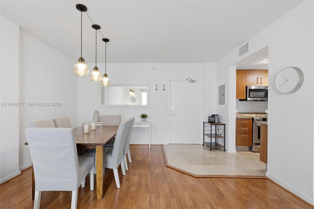 For Sale: $1,200,000 (2 beds, 2 baths, 1056 Square Feet)