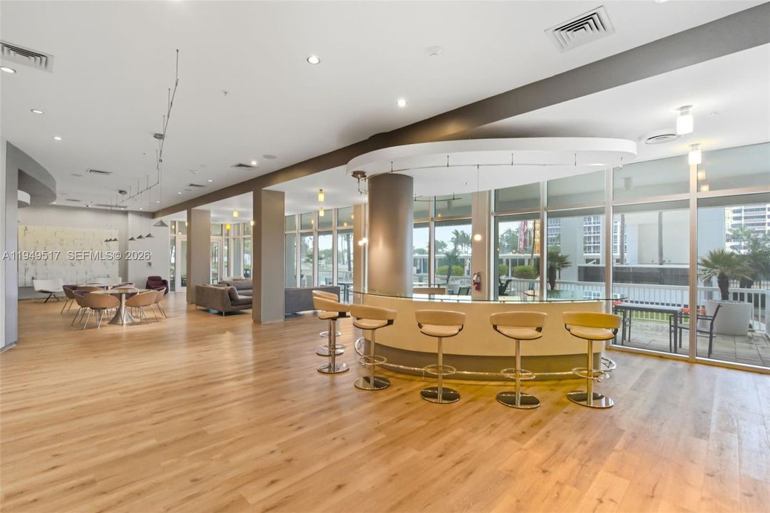 For Sale: $1,200,000 (2 beds, 2 baths, 1056 Square Feet)