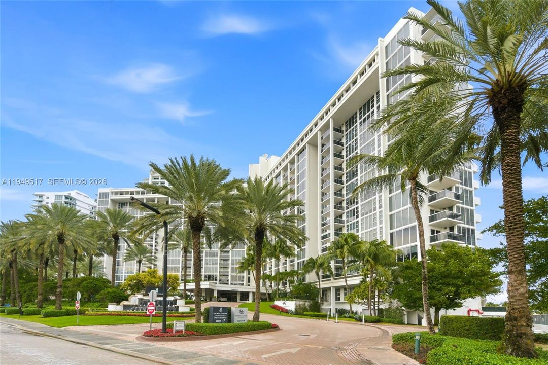 For Sale: $1,200,000 (2 beds, 2 baths, 1056 Square Feet)