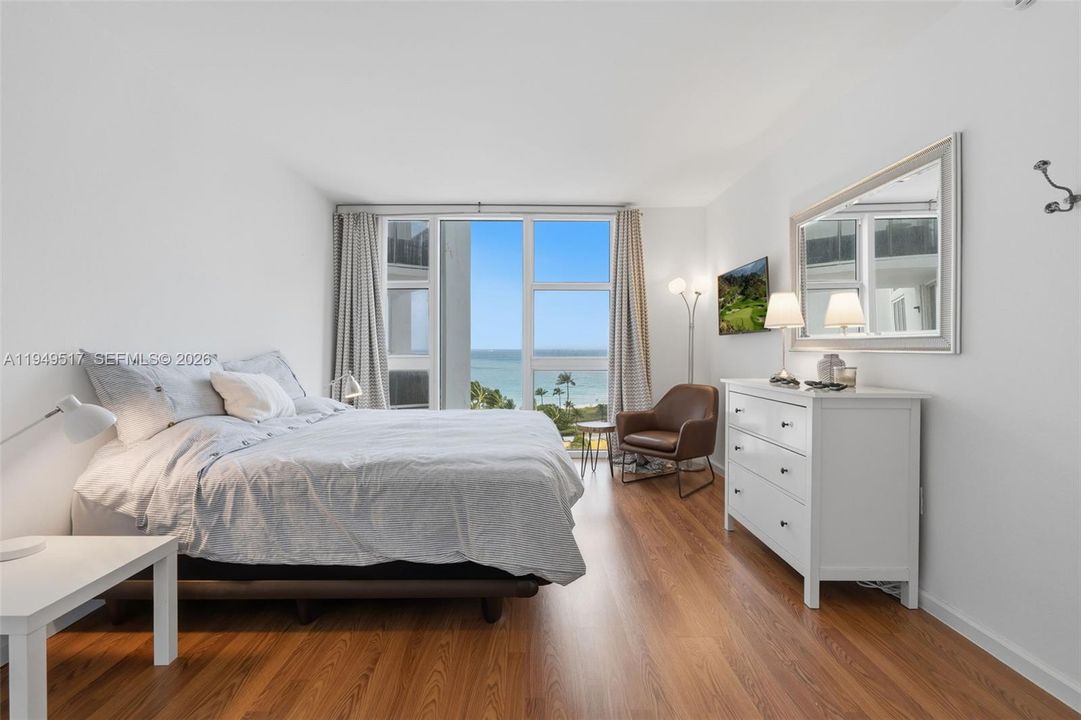 For Sale: $1,200,000 (2 beds, 2 baths, 1056 Square Feet)